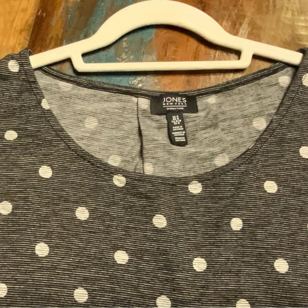 🌸🌸 Jones New York Gray and White Polka Dot Top